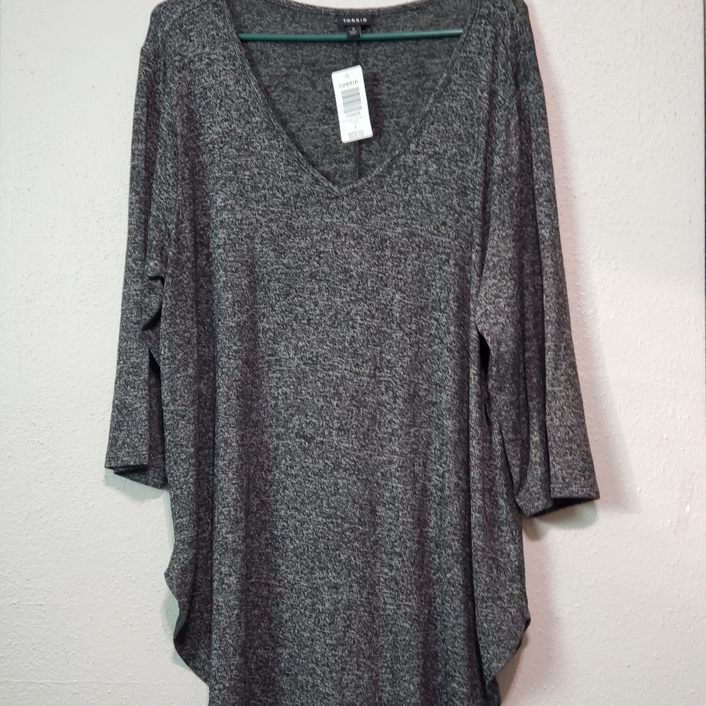 NEW LISTING! Torrid v neck 3/4 sleeve top Nwt